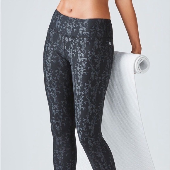 Fabletics Powerhold High Rise Leggings Black/Gray Floral Workout Gym Size Small - Picture 2 of 9